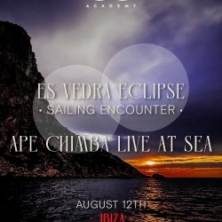 Sailing Encounter at Sea - Ape Chimba Live