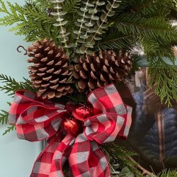 FUN AND FESTIVE WREATHS AT PHERM!