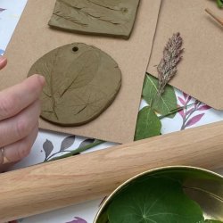 Nature-based sessions for women: Natural clay modelling