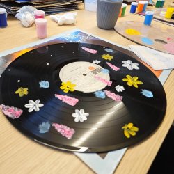 Milan: Paint Your Own Vinyl Record – Vintage Art Workshop