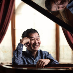 MELVYN TAN - piano