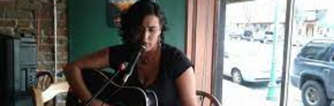Coral Skye featuring Anthony Mainiero Live in the Courtyard