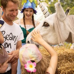 Unicorn Holiday School: 🦄 Moonbeam's Visit & Tie Dye Fun!