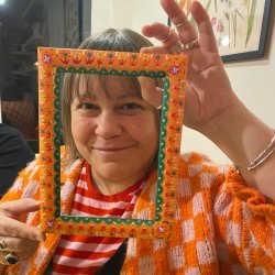 Design and paint your own bespoke picture frame!