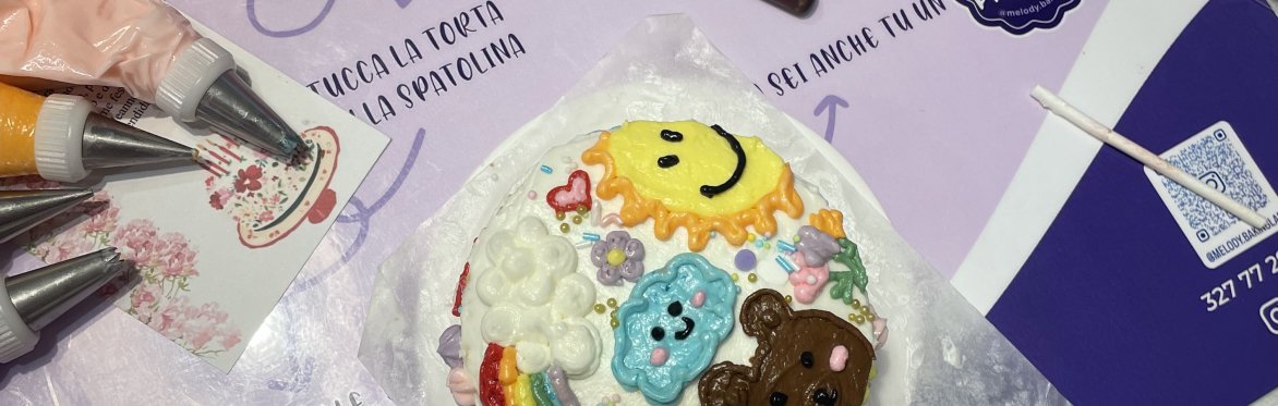 mini cake auto decorata con sac à poche
