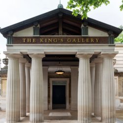 VISIT TO THE KING’S GALLERY FOR THE QUEEN ELIZABETH II IN STYLE EXHIBITION