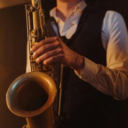 Person playing the saxophone