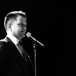 Christmas Buble by candlelight with Gavin Young