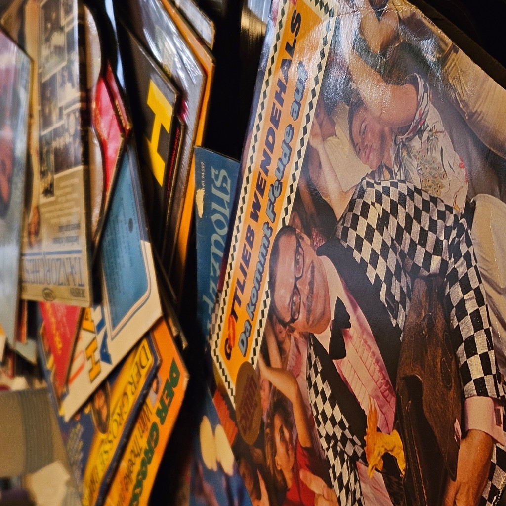 Milan: Paint Your Own Vinyl Record – Vintage Art Workshop