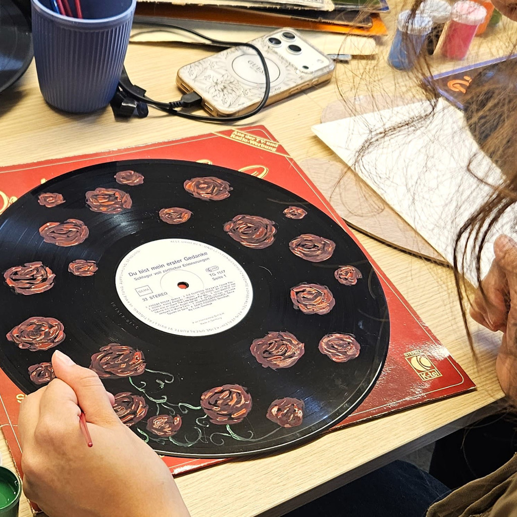 Milan: Paint Your Own Vinyl Record – Vintage Art Workshop