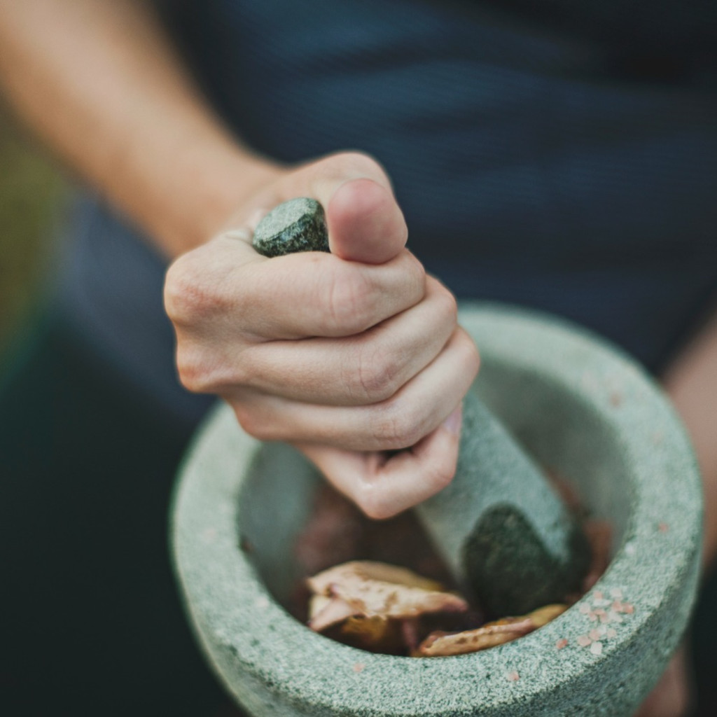 7 Essential Herbs For Witches – Online Class