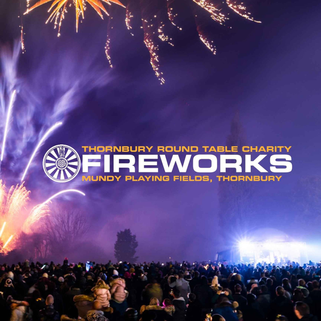 Mundy Fields crowd enjoying the Thornbury Round Table fireworks display
