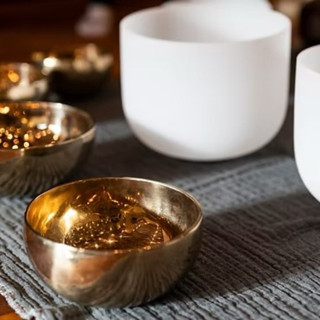 Soundbath, Crystal bowls and Tibetan bowls