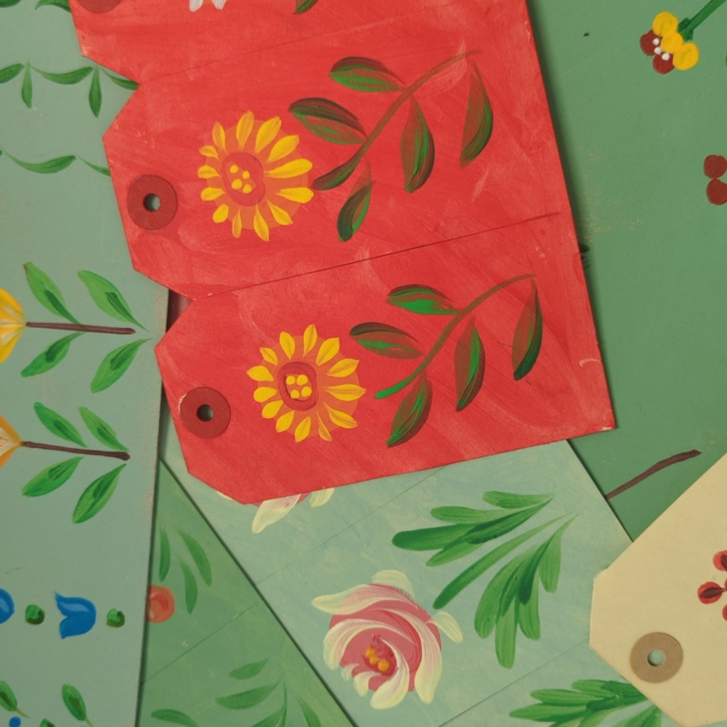 Introduction to painting folk art seasonal flowers, leaves and borders with Katie B Morgan