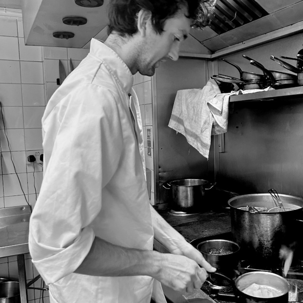 Orlando Low (The French House) at Queensrollahouse Staff Canteen on 26 Sep