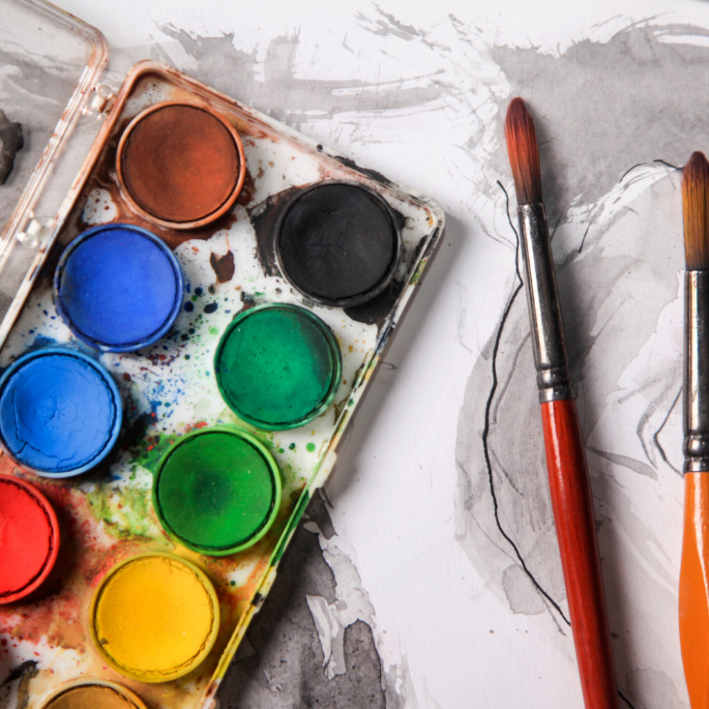 Creative lunch breaks: Travel mug painting