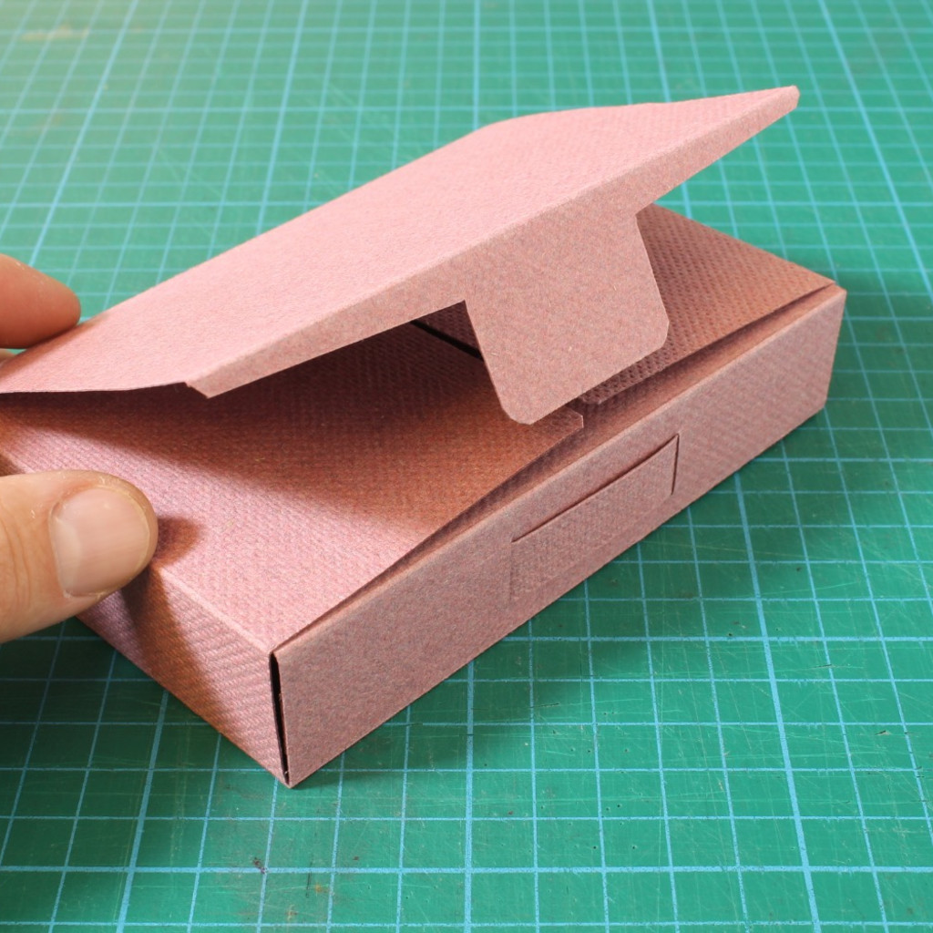 FANCY 4 FLAP BOX with ARTHUR GREEN