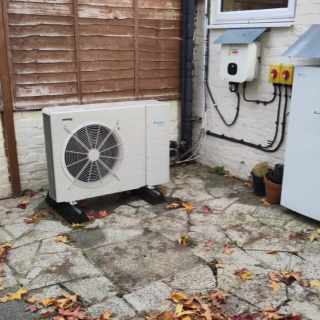 Open home in Milton: Heat pump, solar panels and battery, EV charger