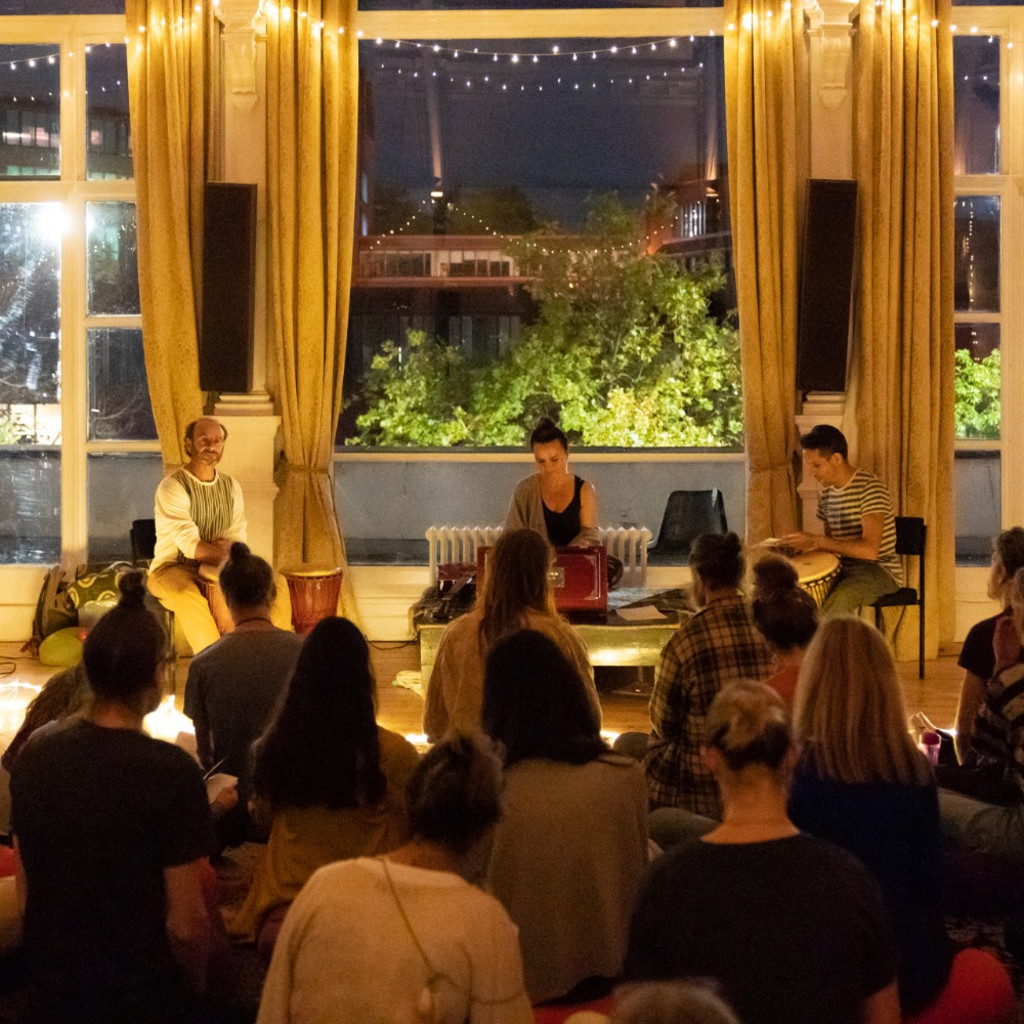 Kirtan with Sarka