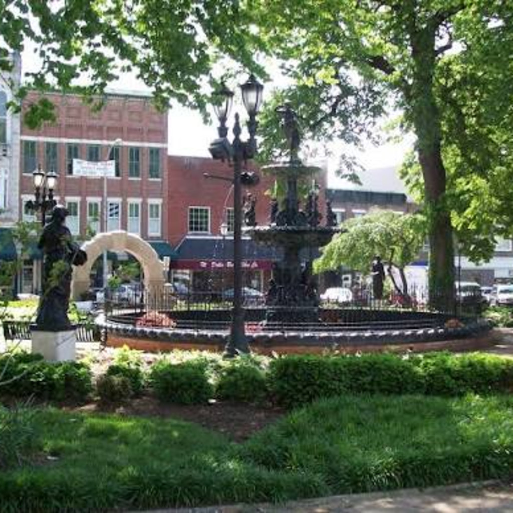 LOCATOR FIXED® LIVE! And Dine -Bowling Green, KY