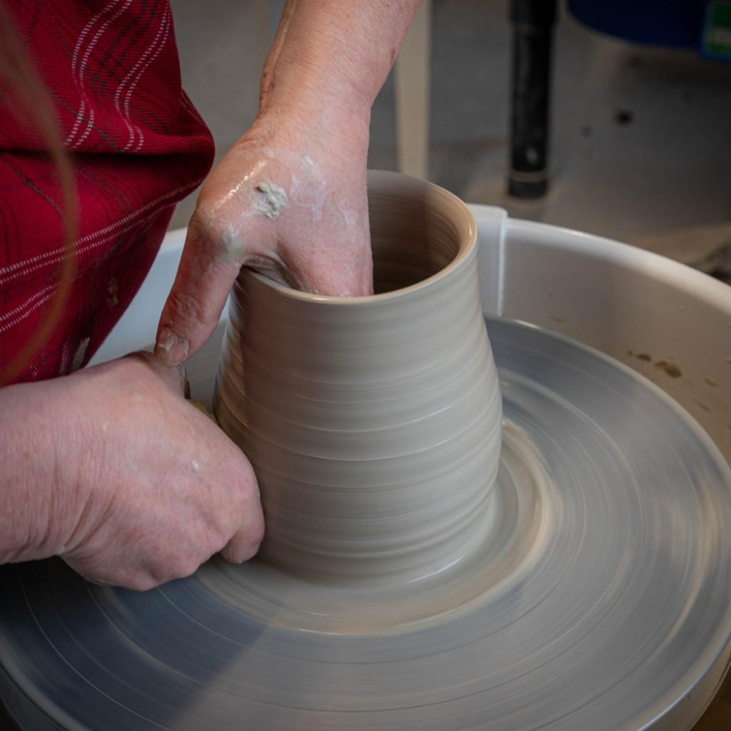 Throwing on the wheel (WEDNESDAY AFTERNOON - Beginners & Intermediate)