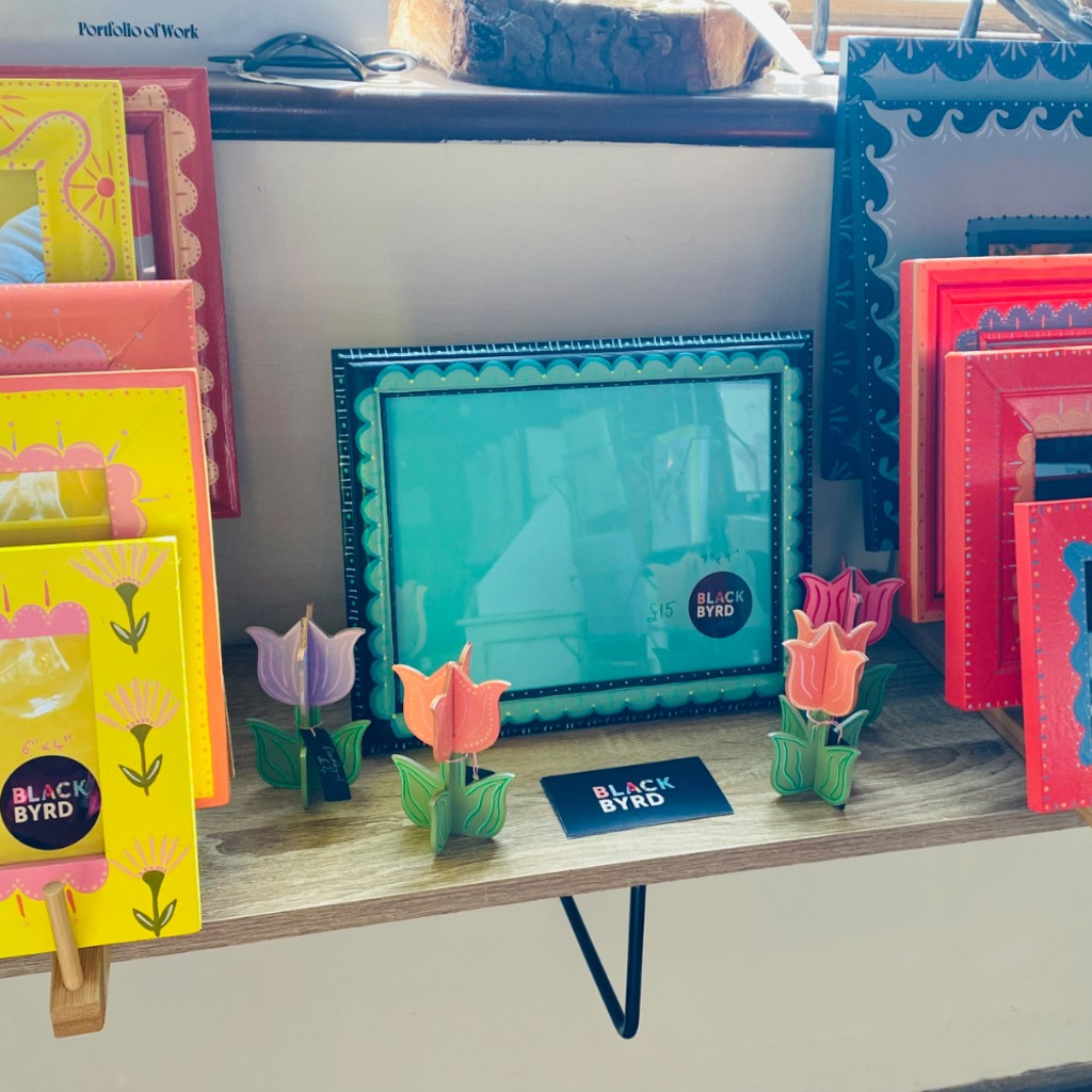 Design and paint your own bespoke picture frame!