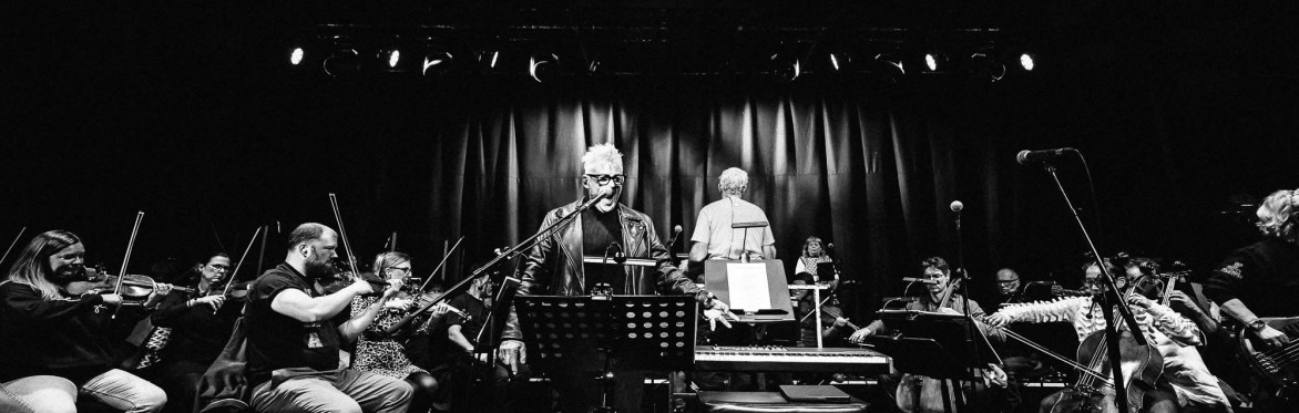 Iconic Scottish singer/ songwriter, Horse in concert.