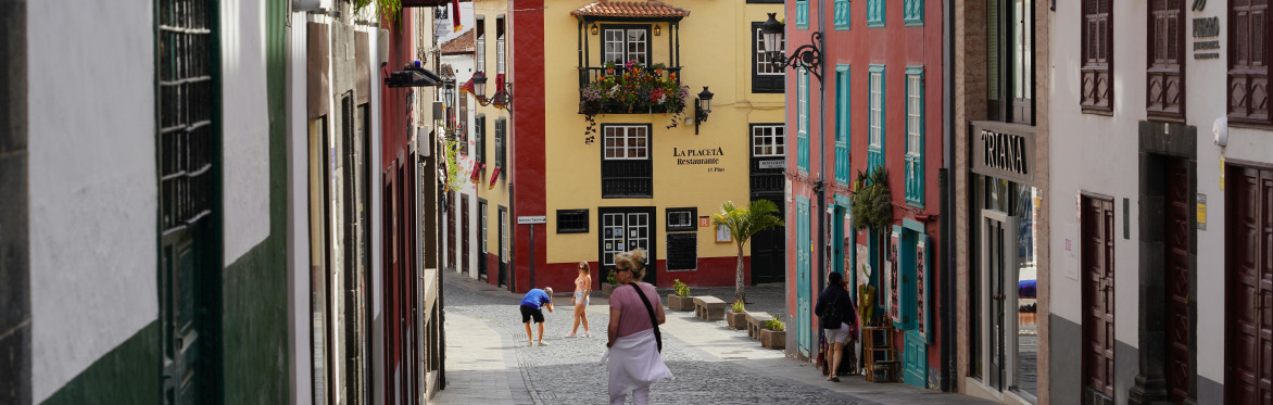 Las Palmas Social Walking Tour: Tacos, Coffee & Local Secrets