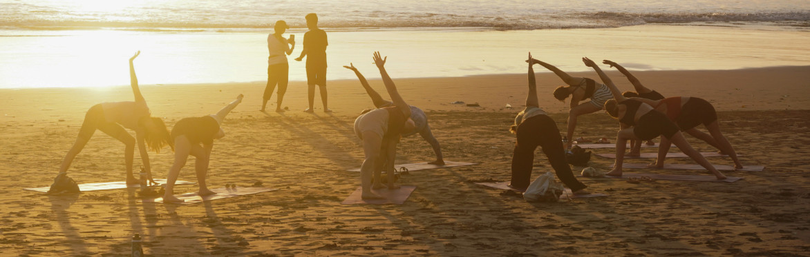 Lagos: Yoga Brunch & Ocean Chill