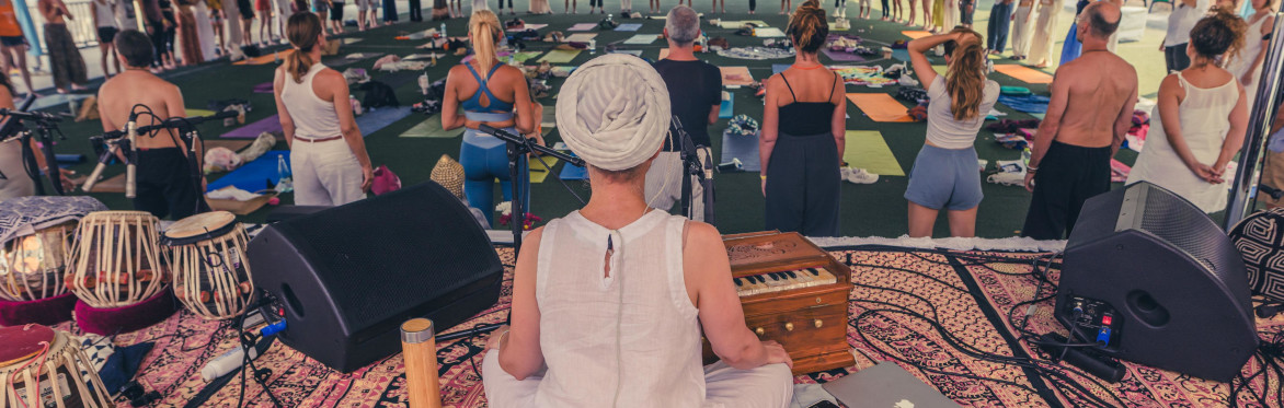S Snatam Kaur – skozi glas, mantro in dih nazaj k sebi/ With Snatam Kaur - With Snatam Kaur – through voice, mantra, and breath, back to yourself