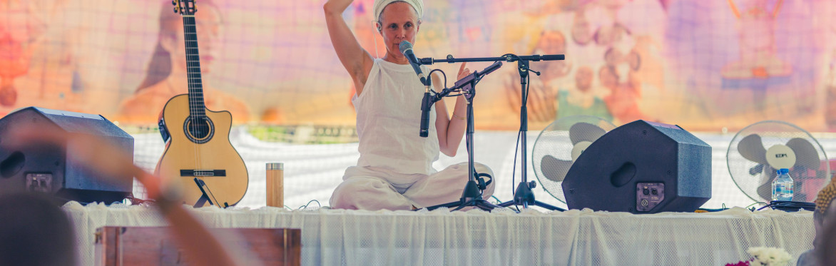 S Snatam Kaur – skozi glas, mantro in dih nazaj k sebi/ With Snatam Kaur - With Snatam Kaur – through voice, mantra, and breath, back to yourself