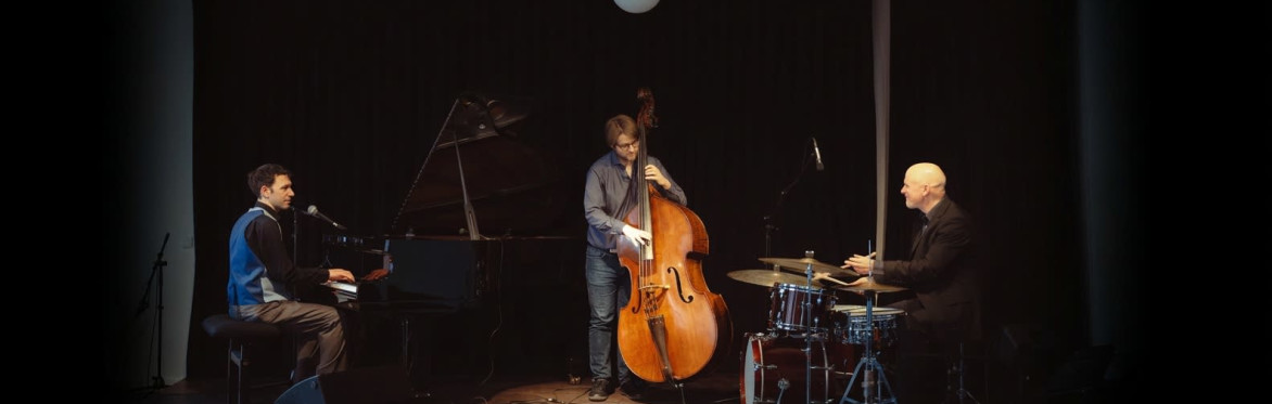 New York Jazz Bar presents: Sam Hogarth Trio