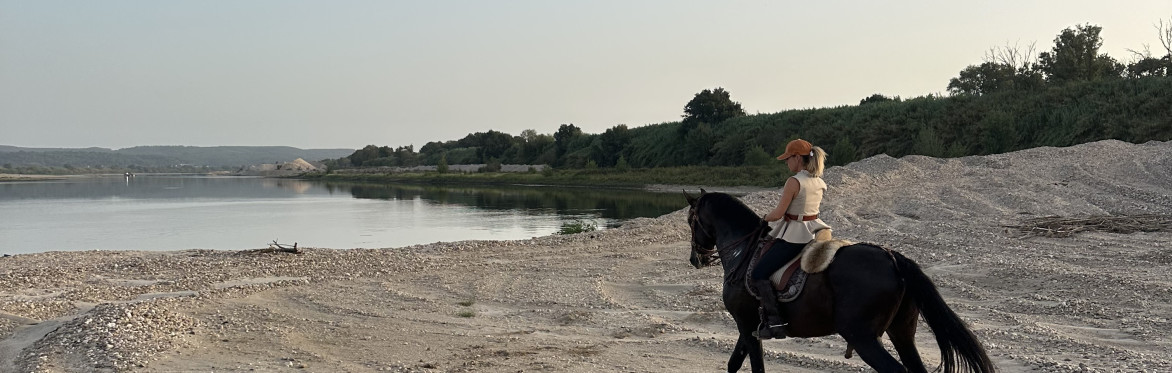 Horse riding on your own 45 min