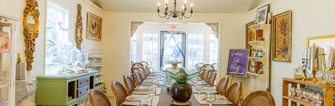 Apéro in Paris: Open Bar Happy Hour at The Mount Dora Bistro