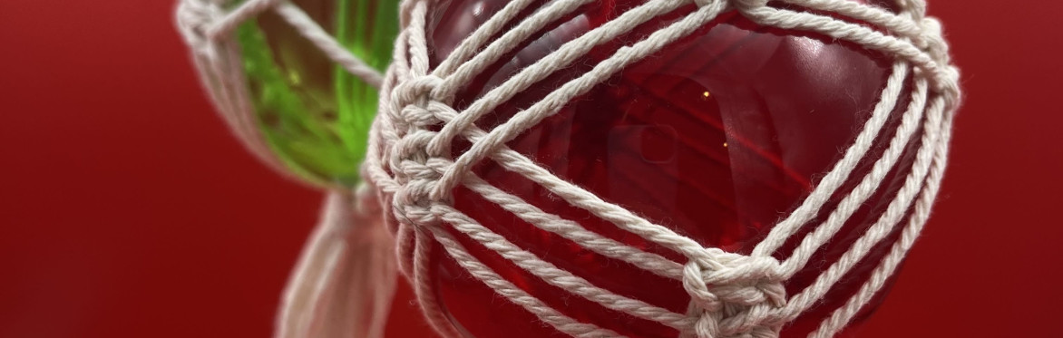 Victorian Inspired Macrame Decorated Christmas Bauble Workshop