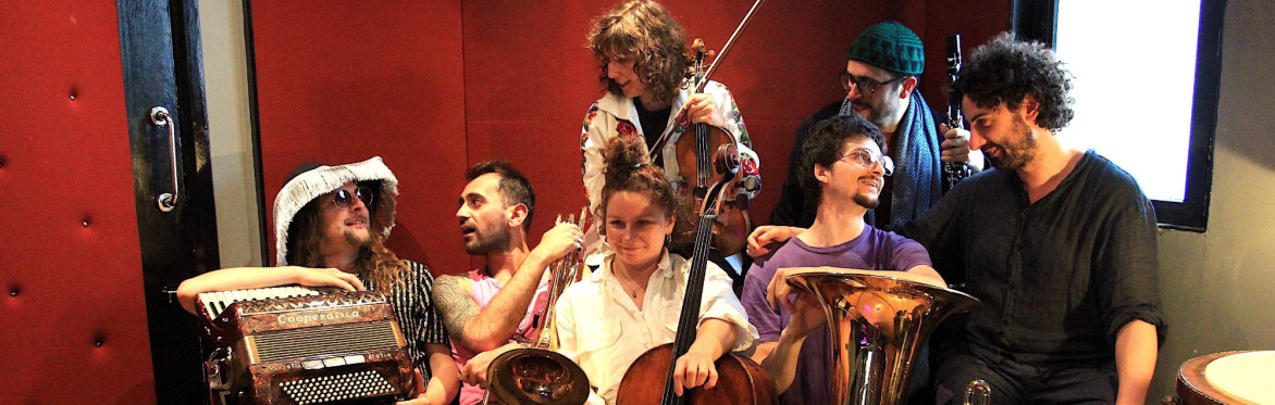 Seven klezmorim holding instruments