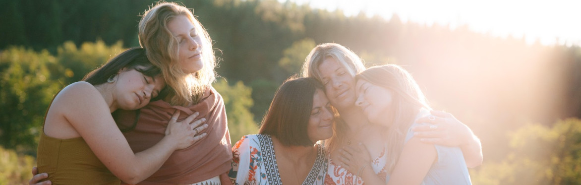 CYCLICA • A 5 days immersion for women to rest, reconnect & remember.