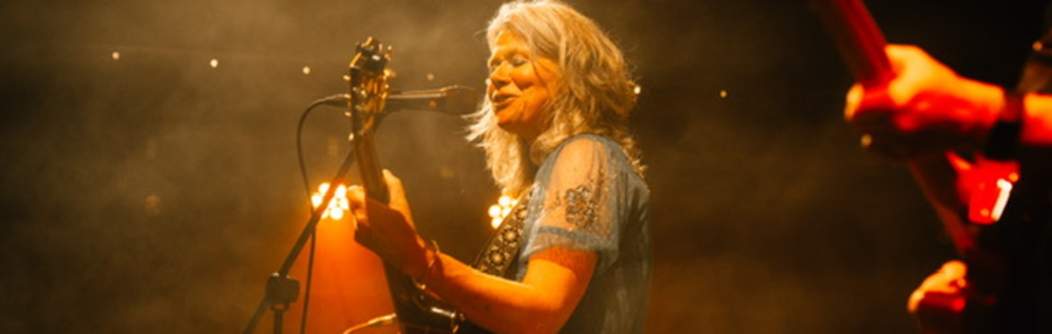 THE DANIELLE NICHOLS BAND live at THE PHYLLIS MAUD