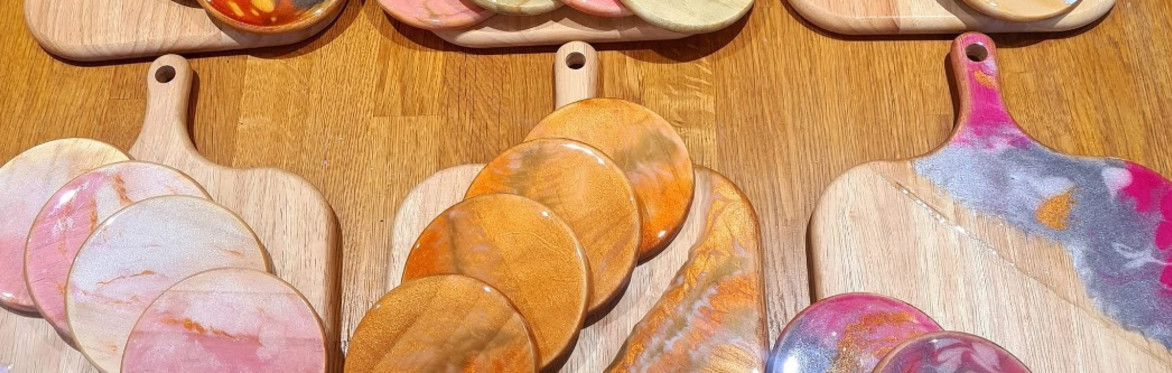 Resin Art - Cheeseboard & Coasters set