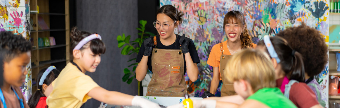 children taking an art class