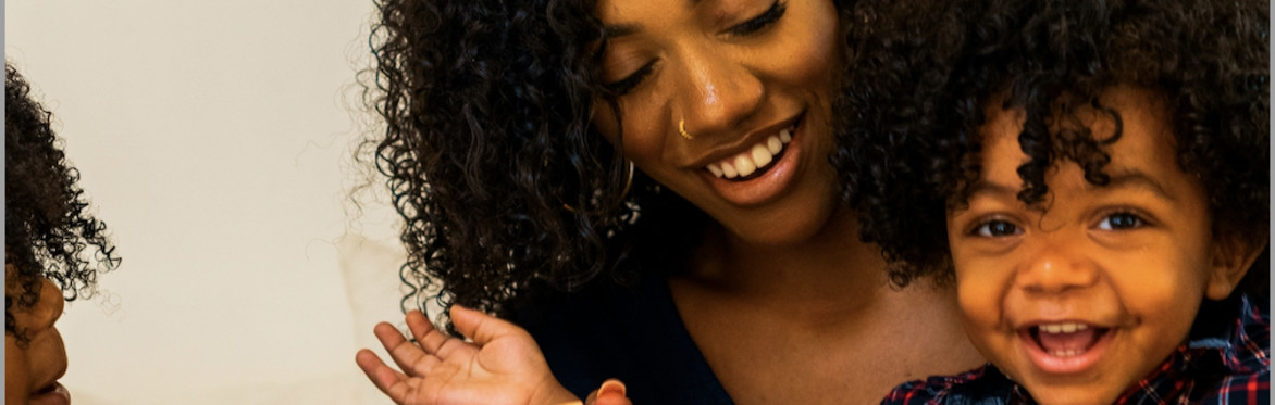 Rhythmicity - Parent and child smile and connect