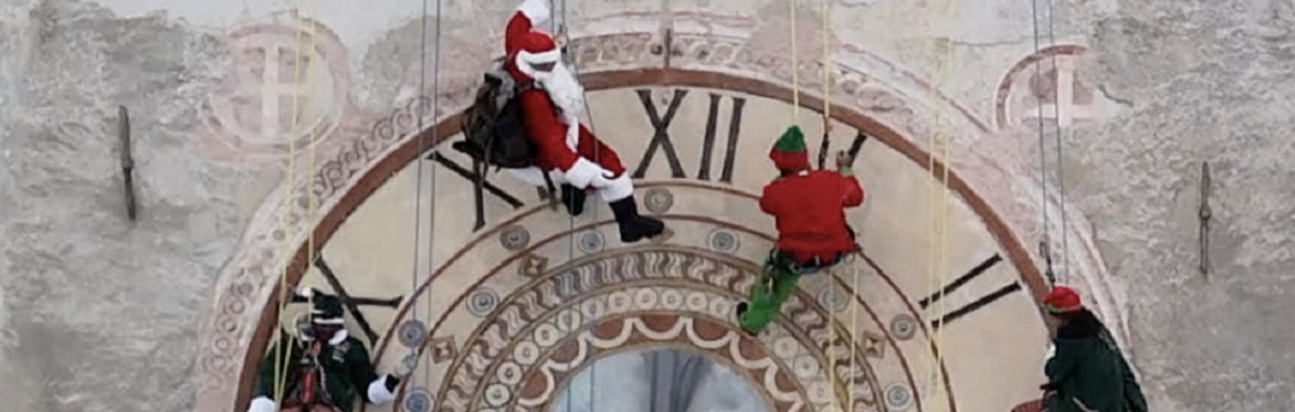 Accendiamo l'Albero con Babbo Natale