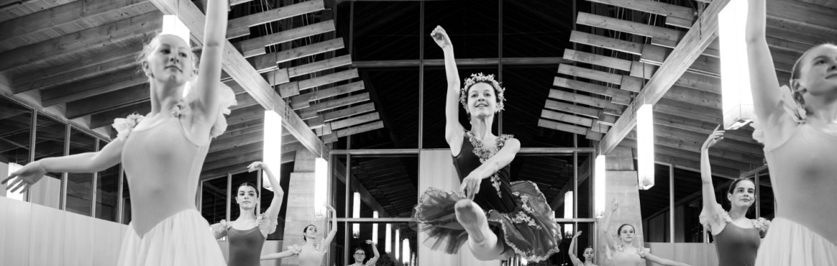 Clara (played by Kinsley Armstrong) extends her leg into the air as dancers playing raindrops circle round her. Photo by Quinlan Beck Corbett.