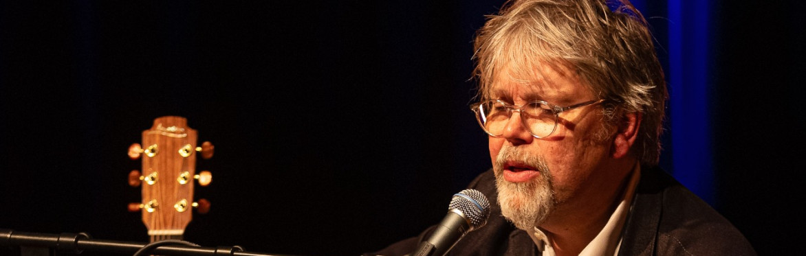 Anthony Toner plays James Taylor
