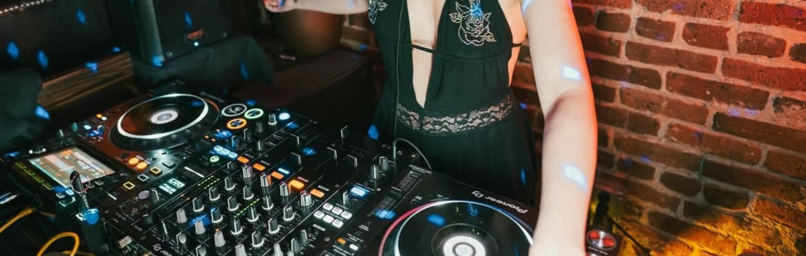 WOMEN DJ EDM RAVE MUSIC