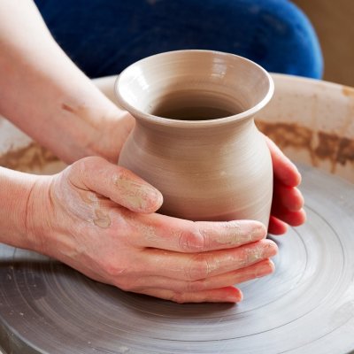 Five-week course, Throwing on the Wheel or Hand-building, all levels - Digital Voucher image
