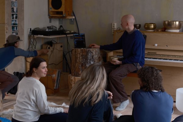 Fredag 14:00 Breathwork & sound journey w/ Elias Dass, Anette Busk image