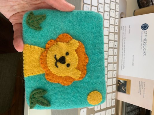 100% wool handcrafted coin purse image