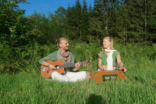 Fredag 22:00 Afterhours w/ Vana Yoga image