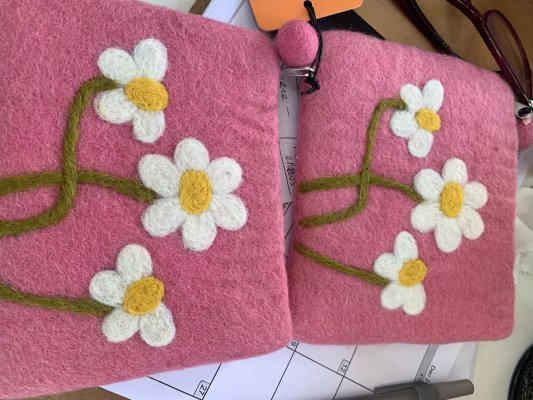 100% wool handcrafted coin purse image